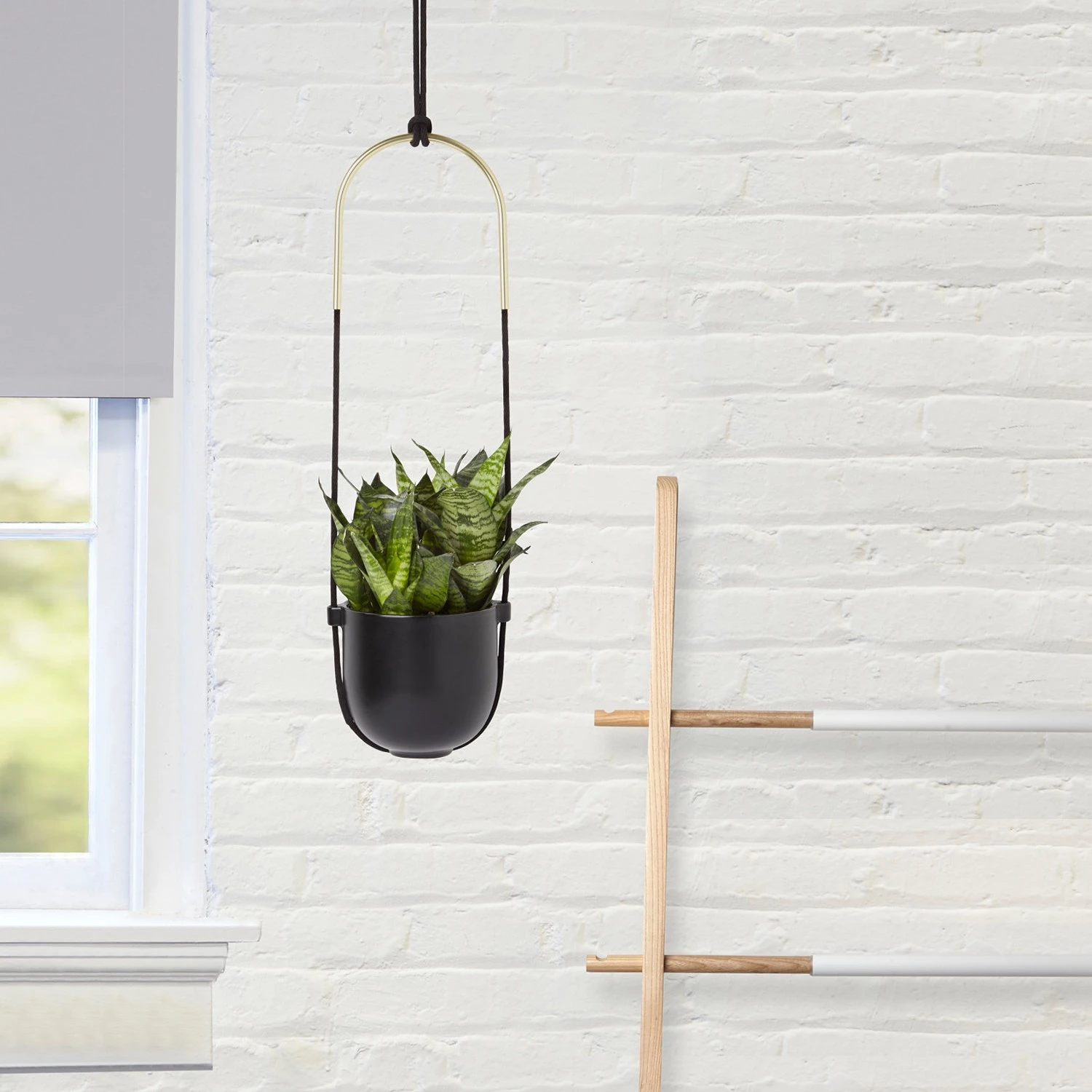 Umbra Blumenampel Bolo - Eisen / Baumwolle / Keramik - Schwarz 6 Umbra Blumenampel Bolo - Eisen / Baumwolle / Keramik - Schwarz – Bild 4