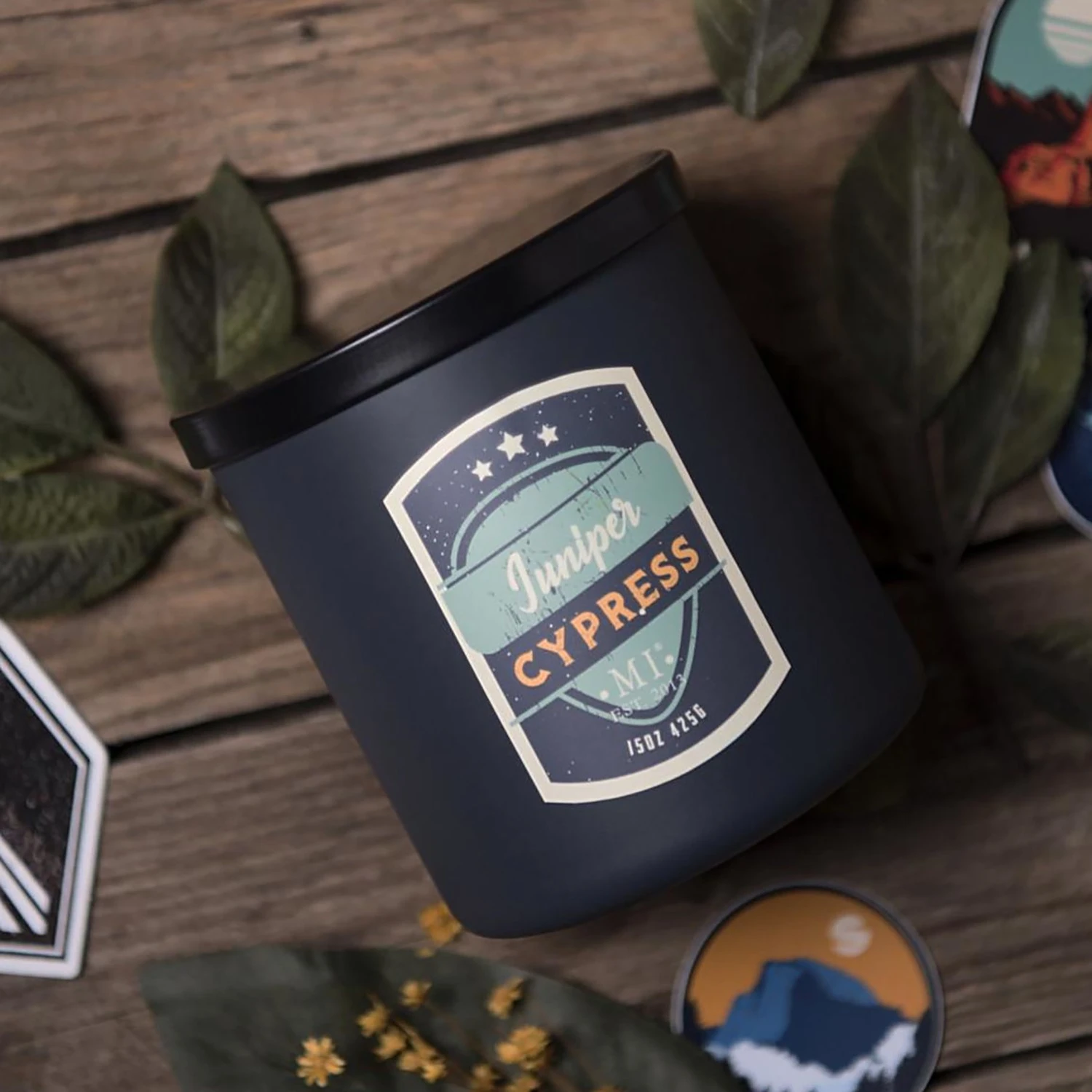 Colonial Candle Duftkerze Juniper Cypress - Soja Wachs Mischung - Schwarz - 425g 5 Colonial Candle Duftkerze Juniper Cypress - Soja Wachs Mischung - Schwarz - 425g – Bild 3