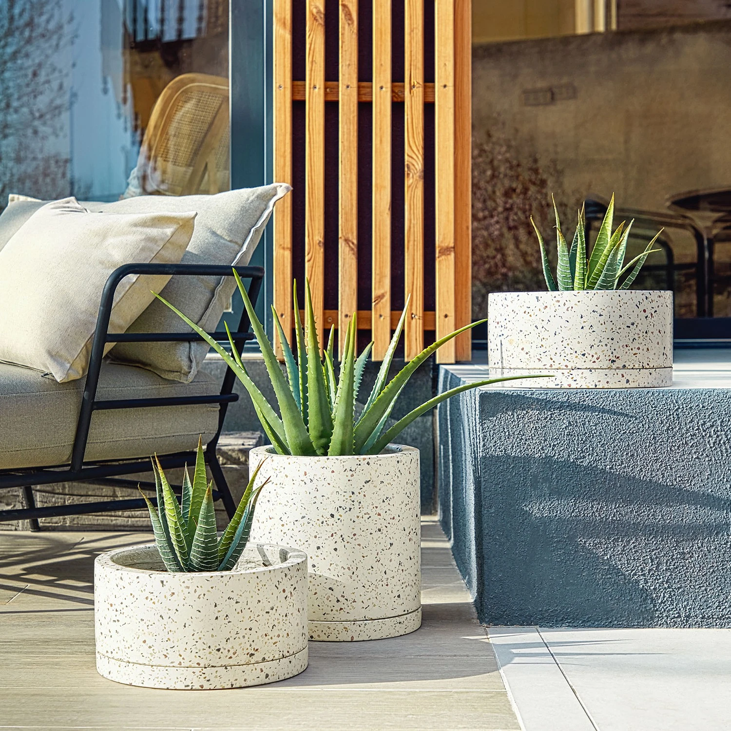 Twentyfour Pflanzkübel Lelis (2er-Set) - Terrazzo - Beige 4 Twentyfour Pflanzkübel Lelis (2er-Set) - Terrazzo - Beige – Bild 2