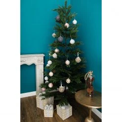 My Flair Tannenbaum Flemma I - Eisen / Polyester PVC - Grün - Höhe: 210 cm 8 My Flair Tannenbaum Flemma I - Eisen / Polyester PVC - Grün - Höhe: 210 cm -Günstiges Deko Geschäft 1000294791 210930 13584000327 MOOD DETAILS P000000001000294791 mood