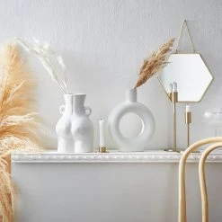 Butlers Vase LOOP IV - Keramik - Weiß -Günstiges Deko Geschäft 1000337872 220225 021 MOOD DETAILS P000000001000337872 mood