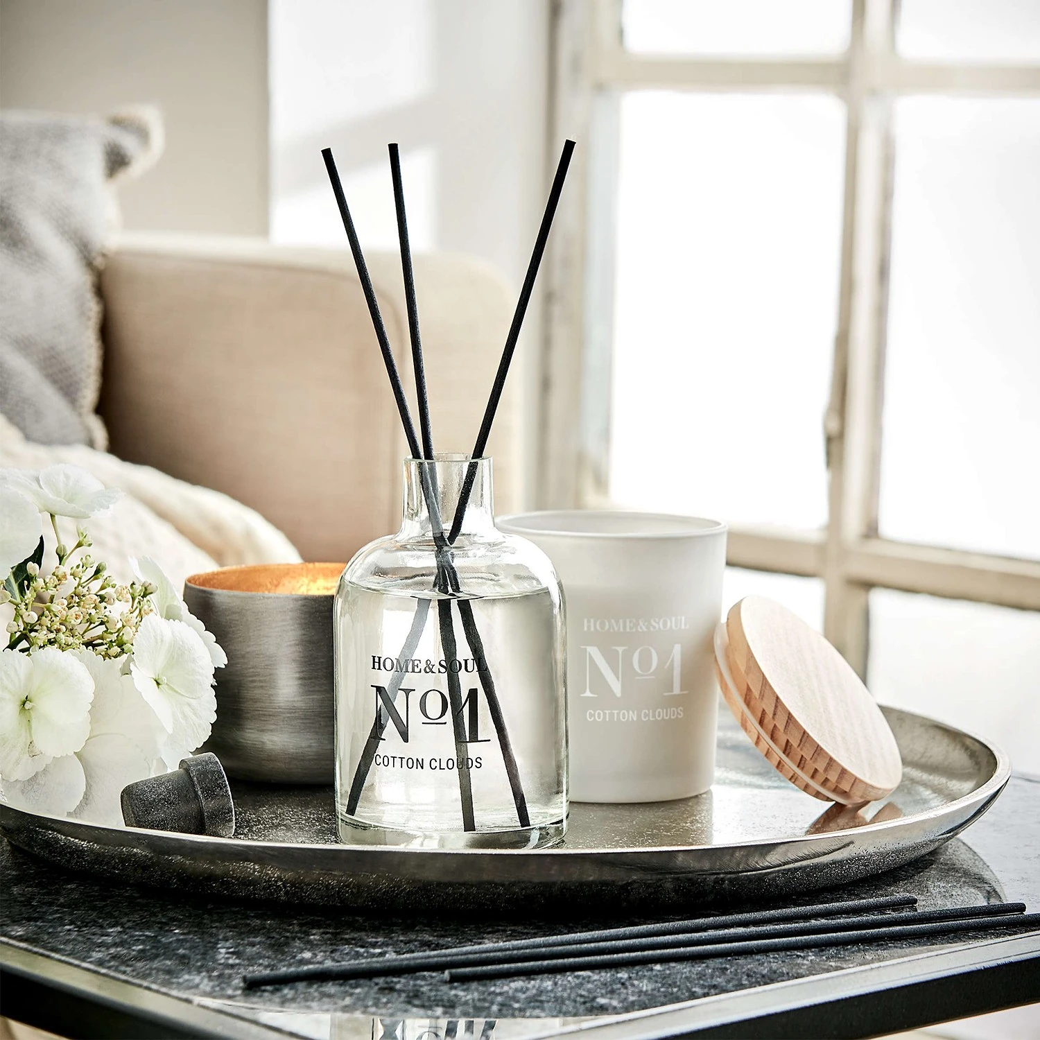 Butlers Duftkerze Cotton HOME & SOUL - FSC®-zertifiziertes Pinienholz / Sojawachs / Paraffin / Glas - Weiß 4 Butlers Duftkerze Cotton HOME & SOUL - FSC®-zertifiziertes Pinienholz / Sojawachs / Paraffin / Glas - Weiß – Bild 2