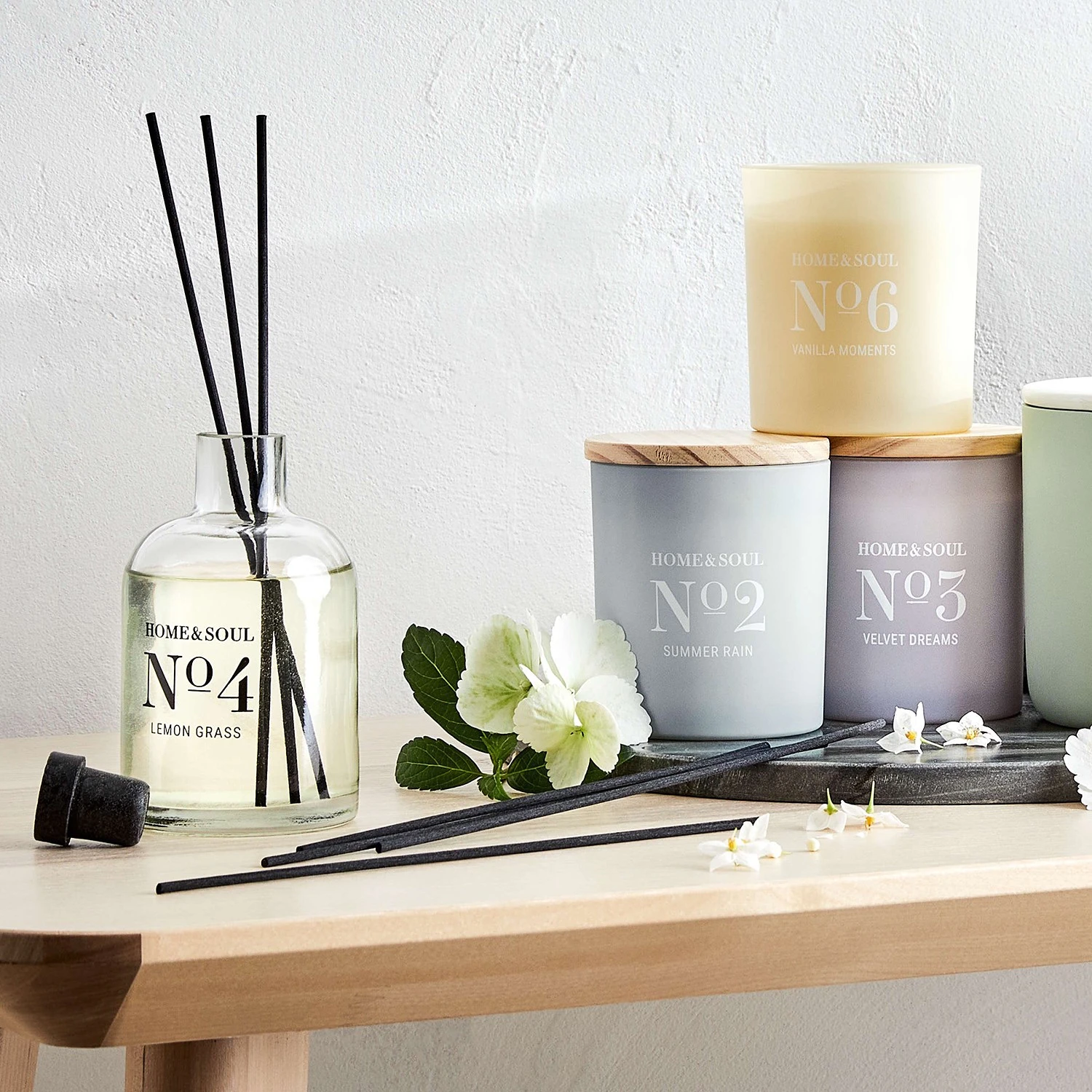 Butlers Duftkerze HOME & SOUL Vanilla - FSC®-zertifiziertes Pinienholz / Sojawachs / Paraffin / Glas - Creme 5 Butlers Duftkerze HOME & SOUL Vanilla - FSC®-zertifiziertes Pinienholz / Sojawachs / Paraffin / Glas - Creme – Bild 3