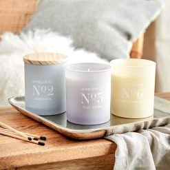 Butlers Duftkerze Velvet HOME & SOUL - FSC®-zertifiziertes Pinienholz / Sojawachs / Paraffin / Glas - Lila 13 Butlers Duftkerze Velvet HOME & SOUL - FSC®-zertifiziertes Pinienholz / Sojawachs / Paraffin / Glas - Lila -Günstiges Deko Geschäft 1000338590 220310 023 MOOD DETAILS P000000001000338590 mood