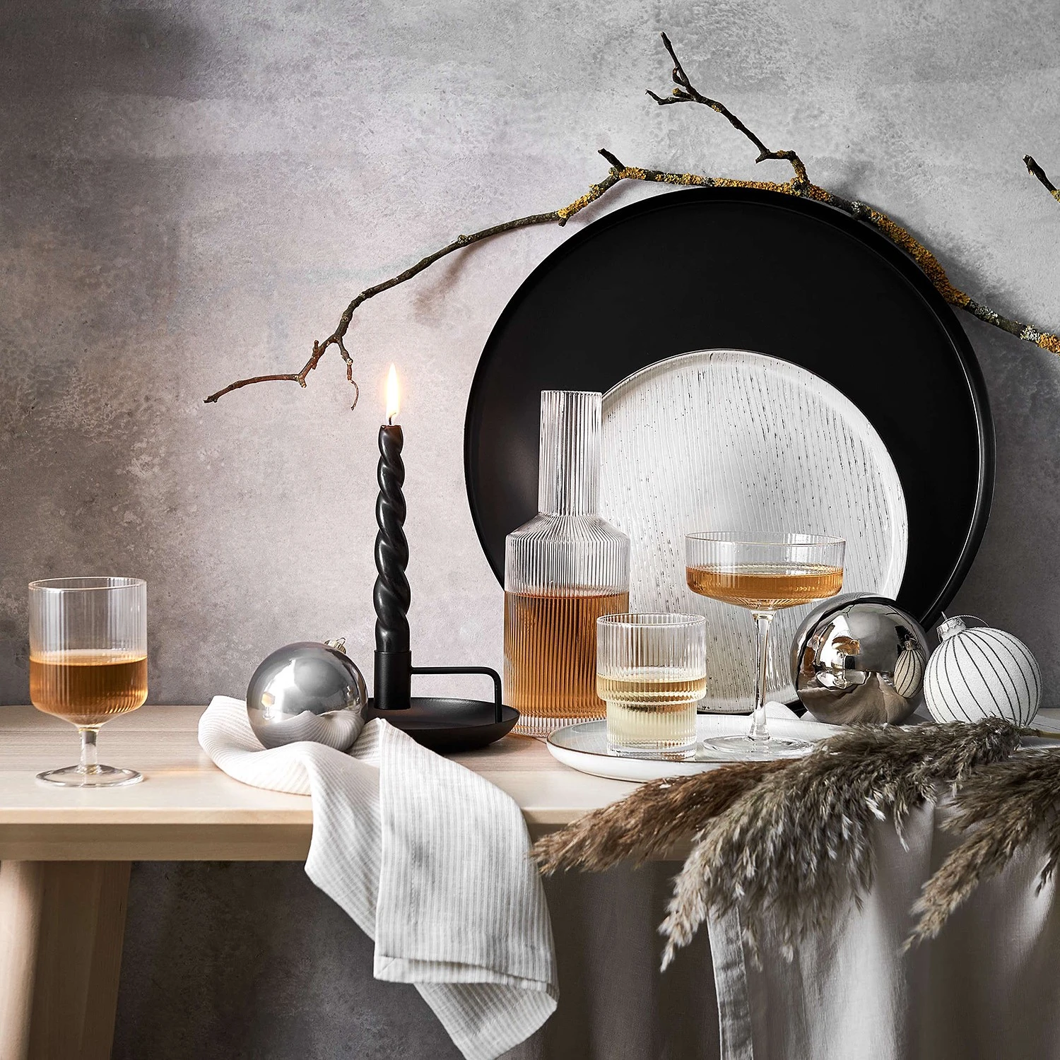 Butlers Kerzenhalter HIGHLIGHT IV - Eisen - Schwarz 4 Butlers Kerzenhalter HIGHLIGHT IV - Eisen - Schwarz – Bild 2