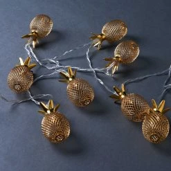 Butlers LED-Lichterkette MIAMI - Eisen; Kupfer / Polyester PVC - 10-flammig 11 Butlers LED-Lichterkette MIAMI - Eisen; Kupfer / Polyester PVC - 10-flammig -Günstiges Deko Geschäft 1000360448 220630 022 MOOD DETAILS P000000001000360448 mood