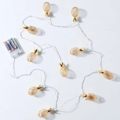 Butlers LED-Lichterkette MIAMI - Eisen; Kupfer / Polyester PVC - 10-flammig 12 Butlers LED-Lichterkette MIAMI - Eisen; Kupfer / Polyester PVC - 10-flammig -Günstiges Deko Geschäft 1000360448 220630 030 DETAILS P000000001000360448