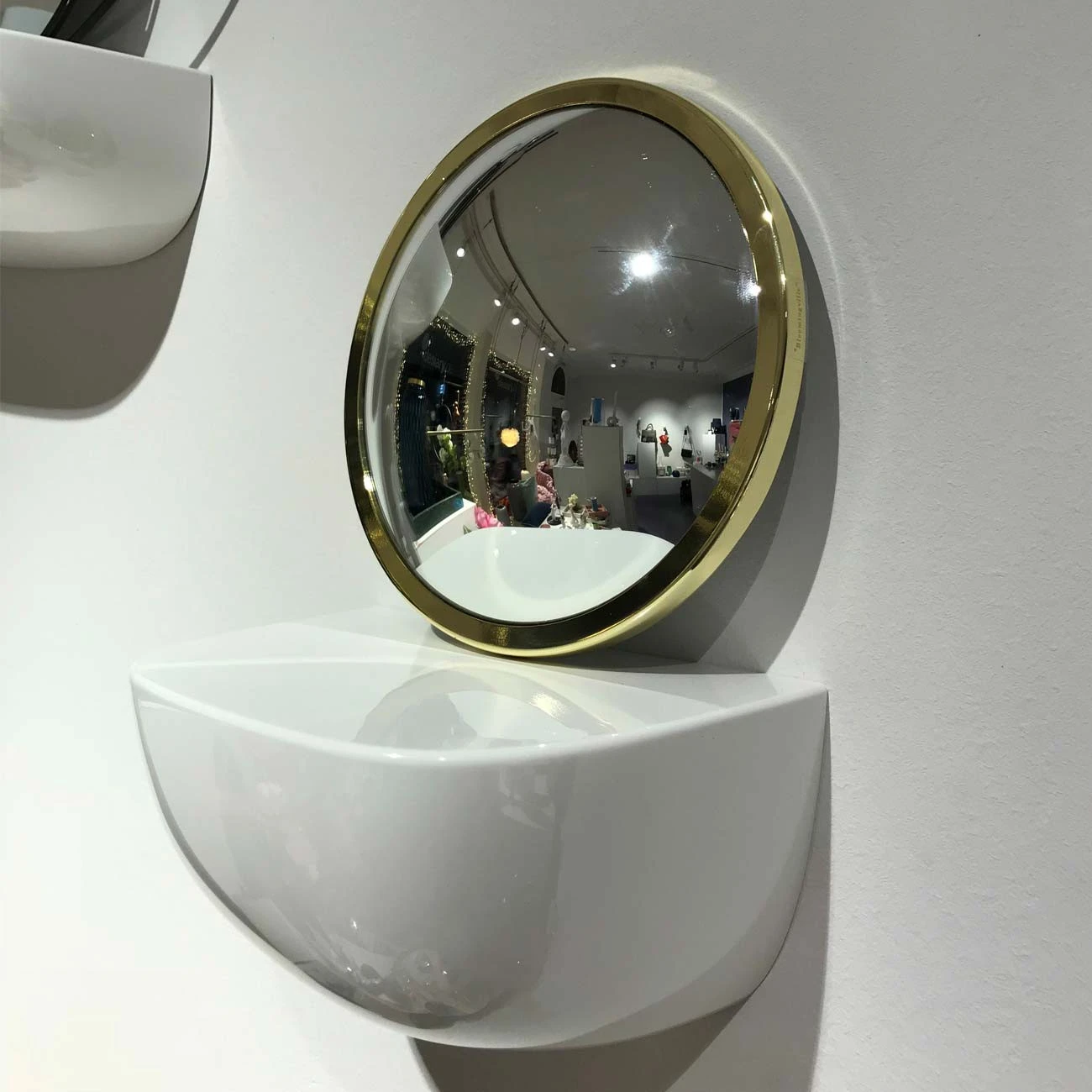 Bloomingville Wandspiegel Fisheye, goldfarben, 2er Set 5 Bloomingville Wandspiegel Fisheye, goldfarben, 2er Set – Bild 3