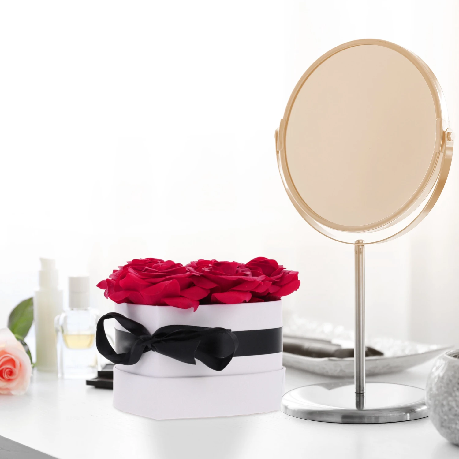 Relaxdays Weiße Rosenbox mit 6 Rosen 4 Relaxdays Weiße Rosenbox mit 6 Rosen – Bild 2