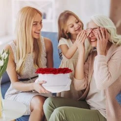 Relaxdays Weiße Rosenbox mit 18 Rosen -Günstiges Deko Geschäft 8ba87c7b846c495d83309f57a67a0781