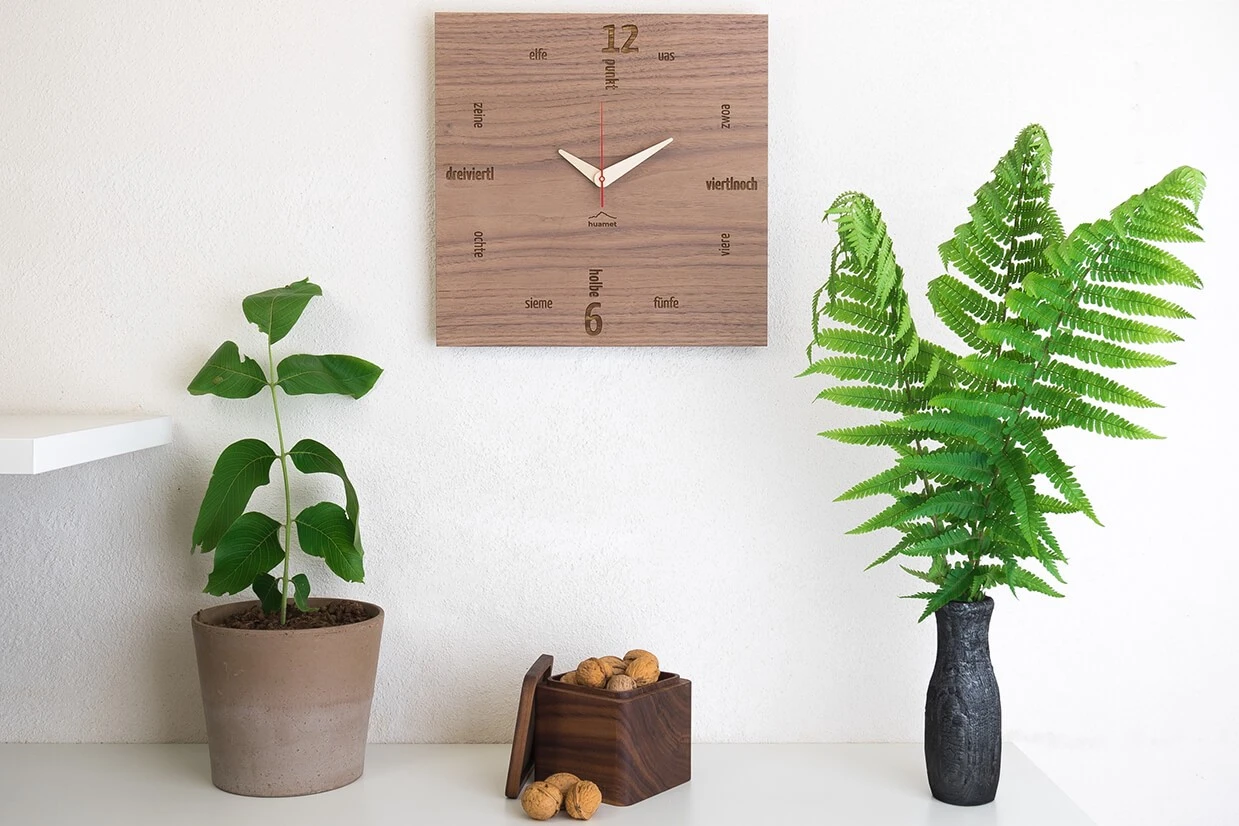 KUNSTLOFT Design Wanduhr Kultuhr Nuss eckig 4 KUNSTLOFT Design Wanduhr Kultuhr Nuss eckig – Bild 2