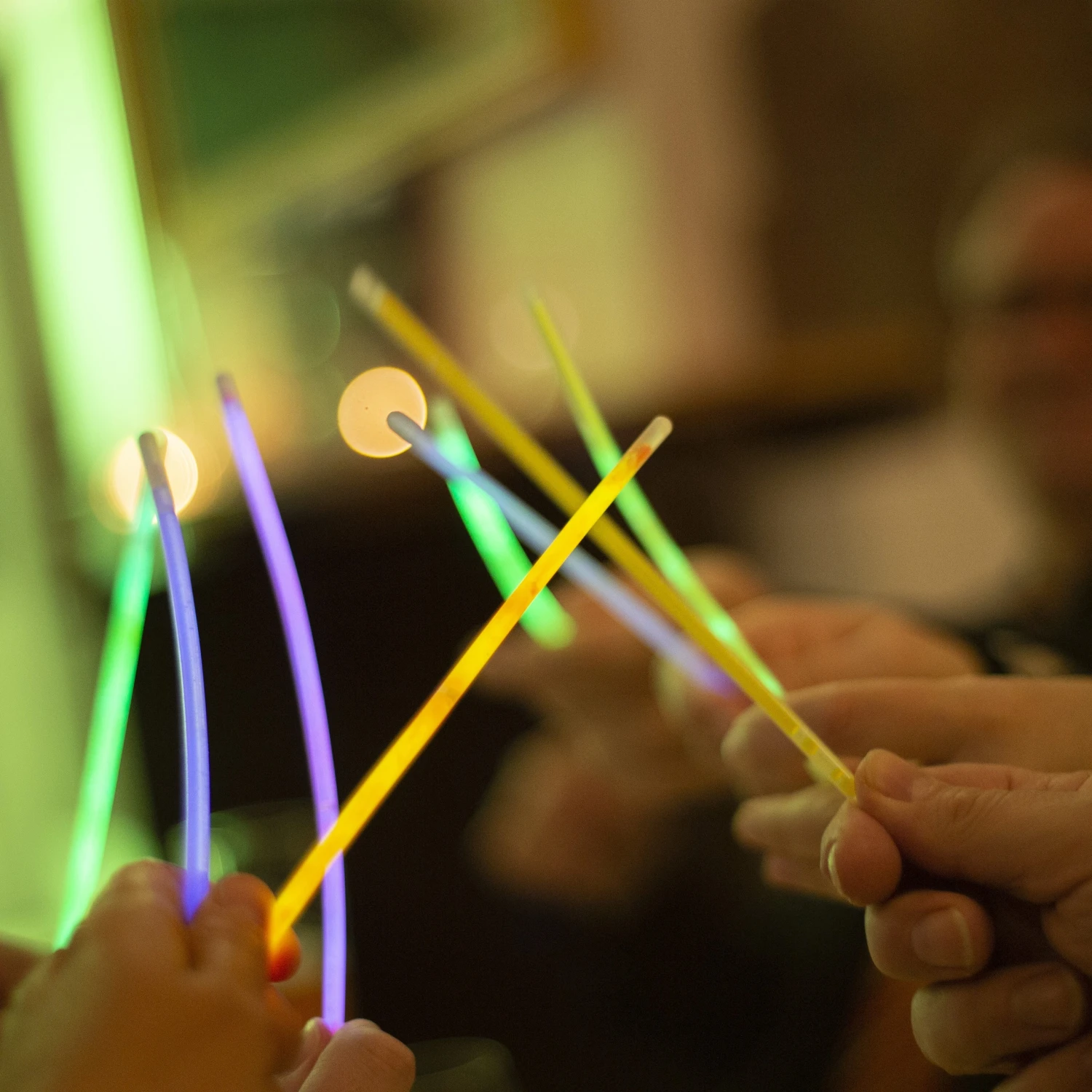 Relaxdays 300 x Knicklichter mit Verbindern 6 Relaxdays 300 x Knicklichter mit Verbindern – Bild 4