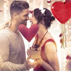 Relaxdays Herzpinata rot -Günstiges Deko Geschäft b481a19828fc4c409faac116c3f66657