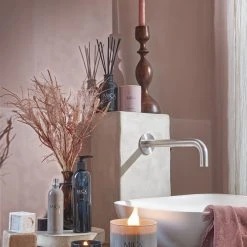 Mica Decorations Duftkerze Bois Intense -Günstiges Deko Geschäft f9033fc25d684b758c5685dac7aef04d scaled